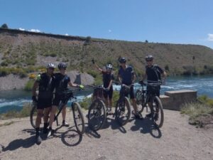 Happy-Mountainbikers-in-Bariloche