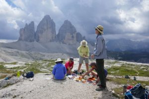Picknick im Tre Cime die Lavaredo in den Dolomiten