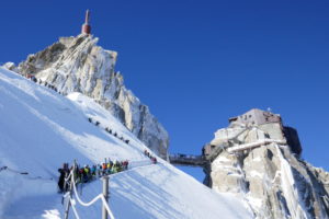 walking down the trail to ski the vallee blanche