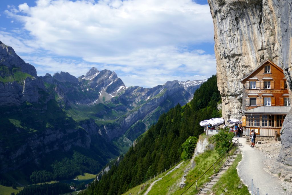 Das berühmte Mountain Guest House Aescher in den Schweizer Alpstein Mountains
