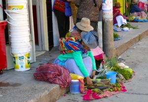 Campesinas at the street market in Huaraz